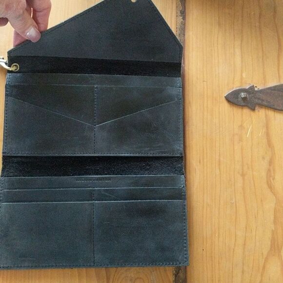 ELEVATE leather Trifold Leather Wallet - Picture 10 of 17